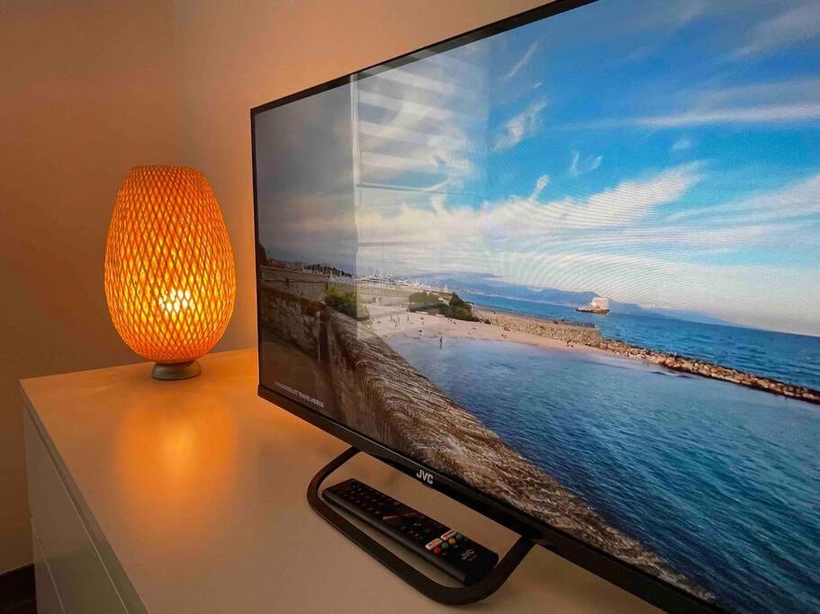 Superbe Appartement, Piscine, Vue Mer Et Montagnes Antibes Buitenkant foto